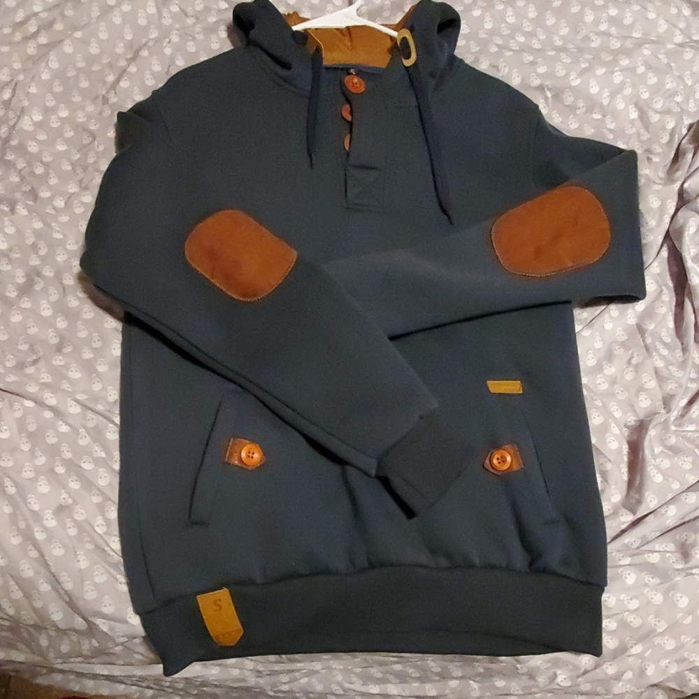 Mens hooded sweatshirt with pockets.